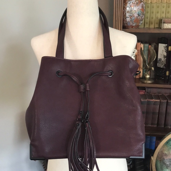 La Diva Handbags - NWT~ LA DIVA DESIGN ITALIAN BUCKET BAG